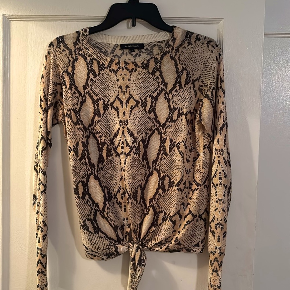 Olivaceous Snakeskin lightweight sweater